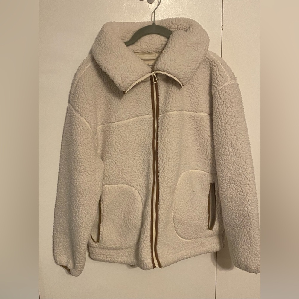Universal Thread Women’s Cream Fleece Jacket, Small